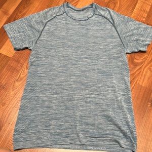 Men’s lululemon shirt